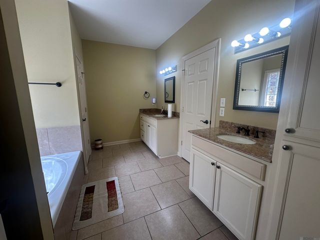 6342 Surrey Ln, Zachary, LA 70791