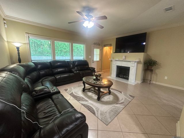 6342 Surrey Ln, Zachary, LA 70791