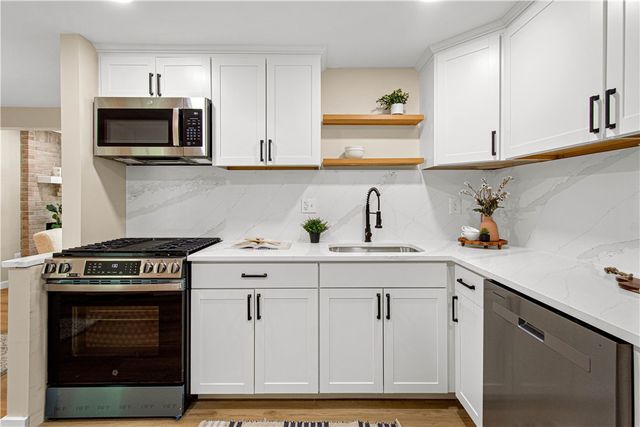 175 Parkedge Rd, Green Tree, PA 15220