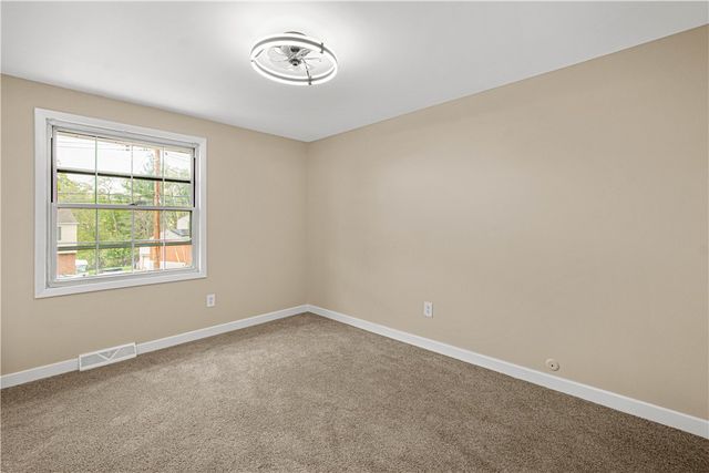 175 Parkedge Rd, Green Tree, PA 15220