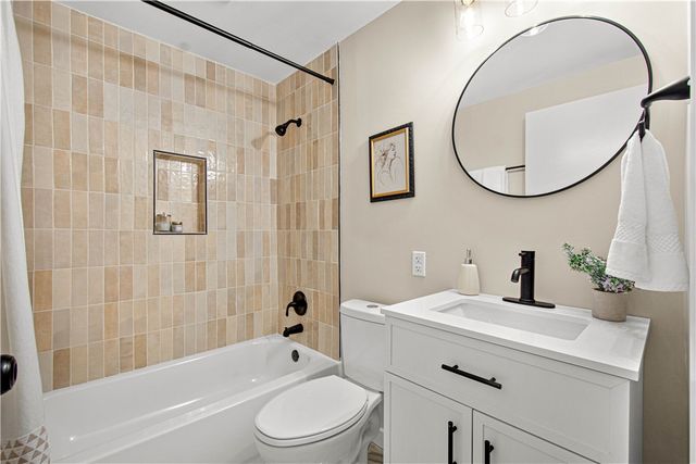 175 Parkedge Rd, Green Tree, PA 15220