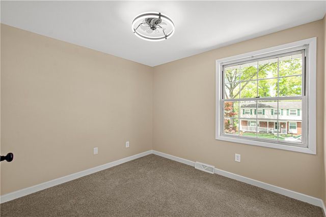 175 Parkedge Rd, Green Tree, PA 15220