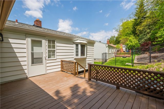 175 Parkedge Rd, Green Tree, PA 15220