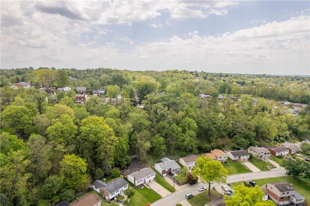 175 Parkedge Rd, Green Tree, PA 15220
