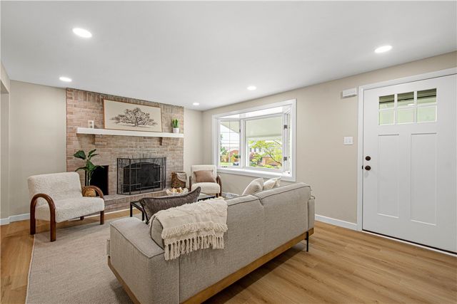 175 Parkedge Rd, Green Tree, PA 15220