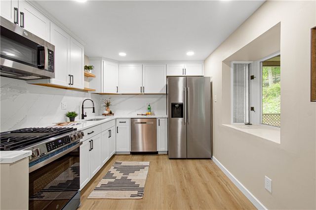 175 Parkedge Rd, Green Tree, PA 15220
