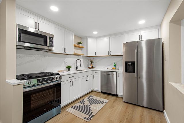 175 Parkedge Rd, Green Tree, PA 15220