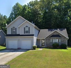 405 Pecan Wood Circle, Fairburn, GA 30213