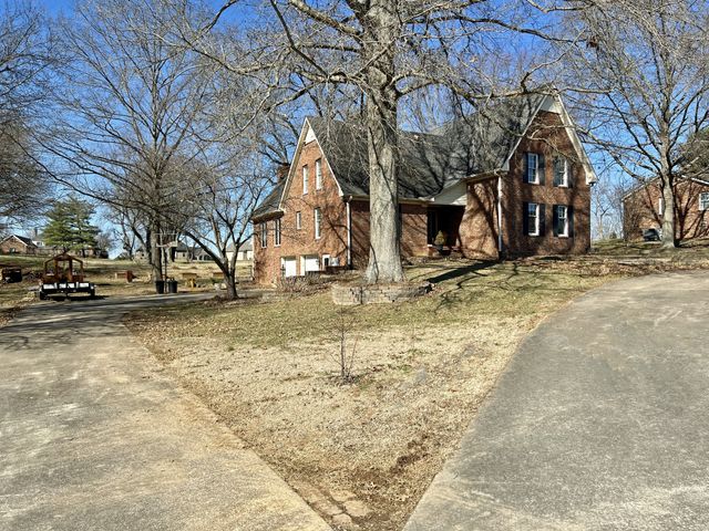 1102 Woodmont Cir, Franklin, KY 42134