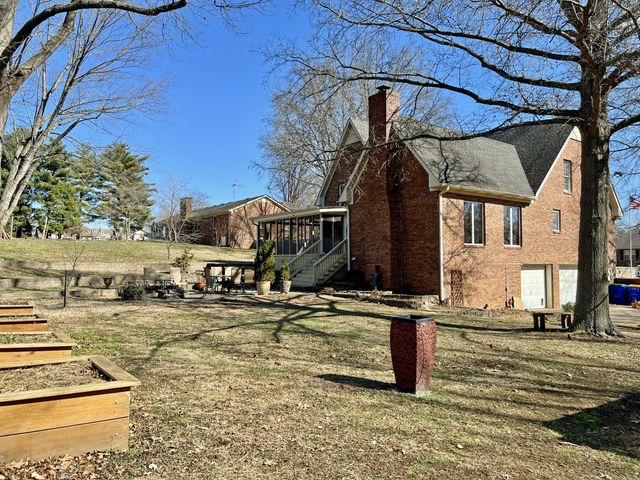 1102 Woodmont Cir, Franklin, KY 42134