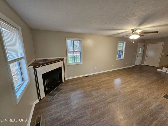 119 Banks Tr, Kodak, TN 37764