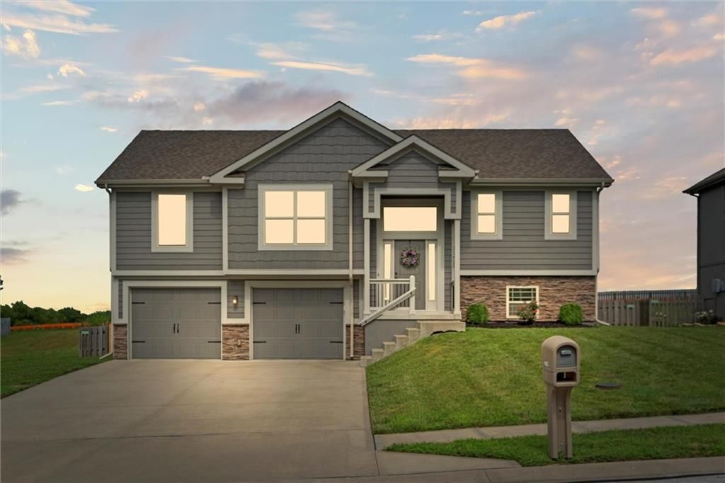 11425 N Bristol Avenue, Kansas City, MO 64156 — exterior
