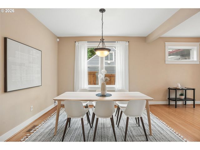 3262 Ne ROSA PARKS Way, Portland, OR 97211