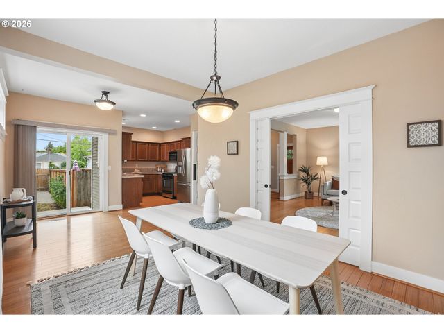3262 Ne ROSA PARKS Way, Portland, OR 97211
