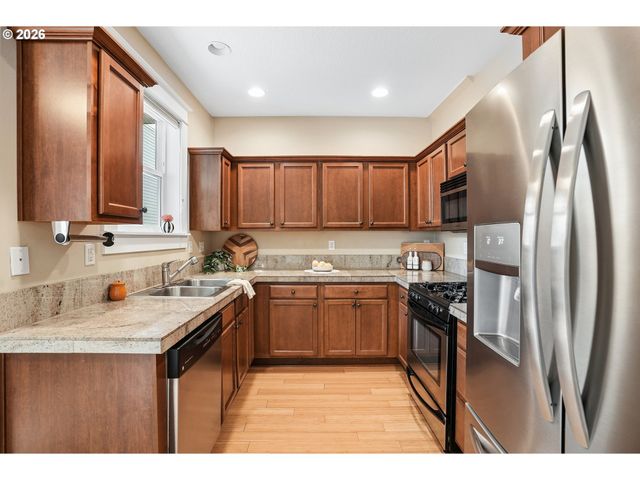 3262 Ne ROSA PARKS Way, Portland, OR 97211