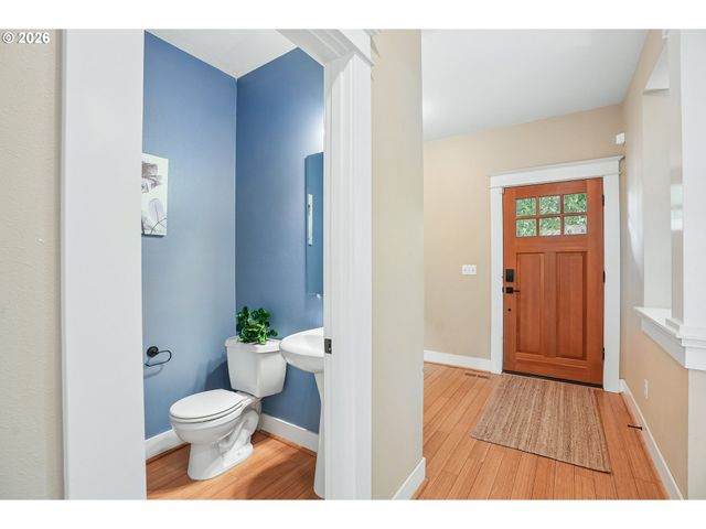 3262 Ne ROSA PARKS Way, Portland, OR 97211