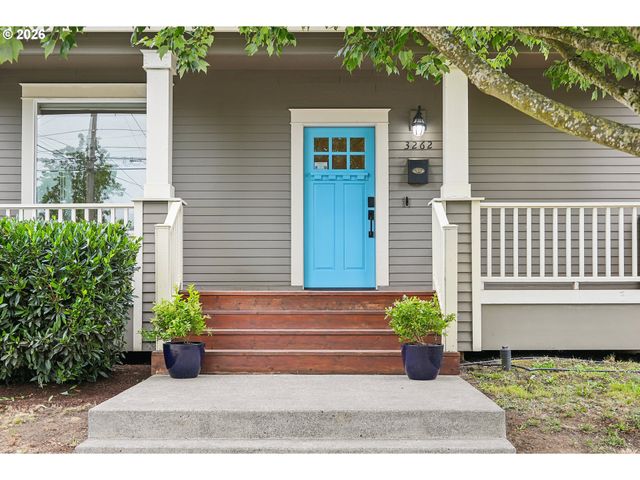 3262 Ne ROSA PARKS Way, Portland, OR 97211