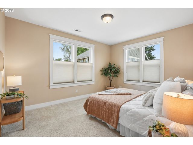 3262 Ne ROSA PARKS Way, Portland, OR 97211