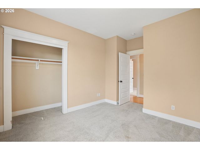 3262 Ne ROSA PARKS Way, Portland, OR 97211