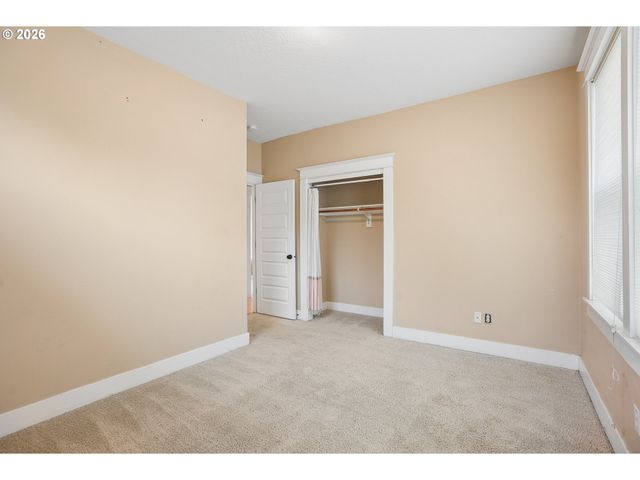 3262 Ne ROSA PARKS Way, Portland, OR 97211