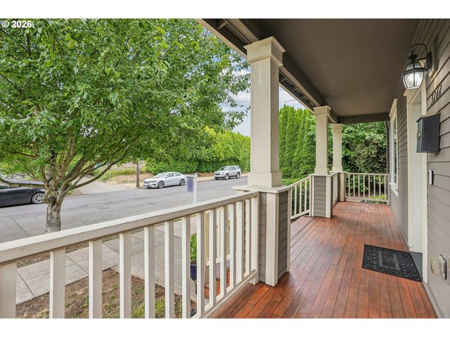 3262 Ne ROSA PARKS Way, Portland, OR 97211
