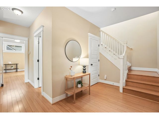 3262 Ne ROSA PARKS Way, Portland, OR 97211