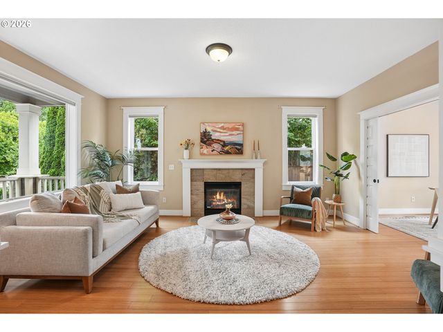 3262 Ne ROSA PARKS Way, Portland, OR 97211