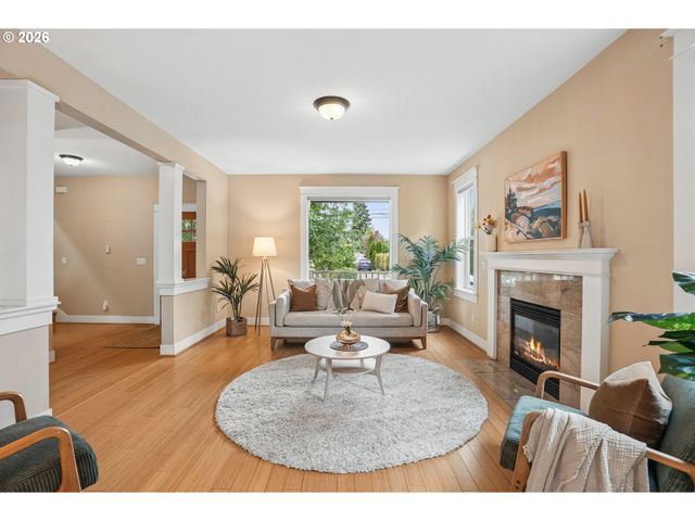 3262 Ne ROSA PARKS Way, Portland, OR 97211