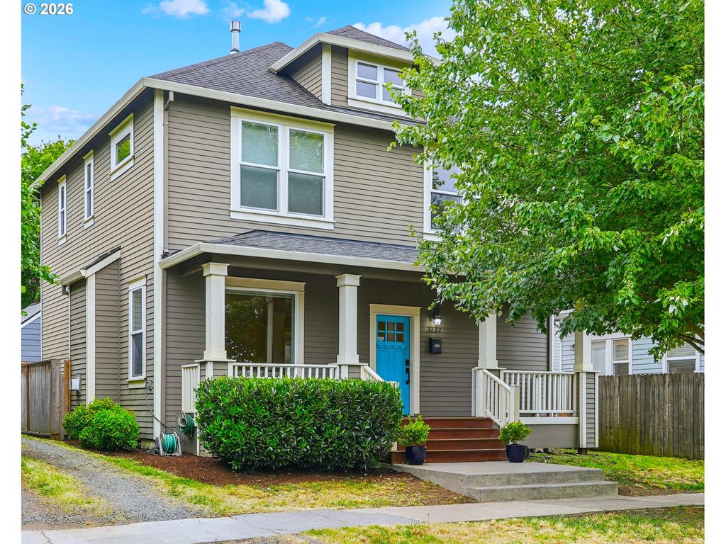 3262 Ne ROSA PARKS Way, Portland, OR 97211