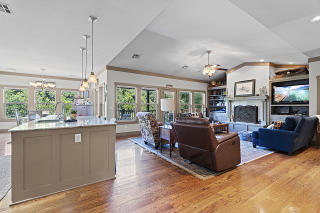 2243 Lower Waterfall Road, Grove, OK 74344