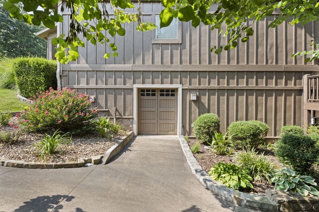 2243 Lower Waterfall Road, Grove, OK 74344