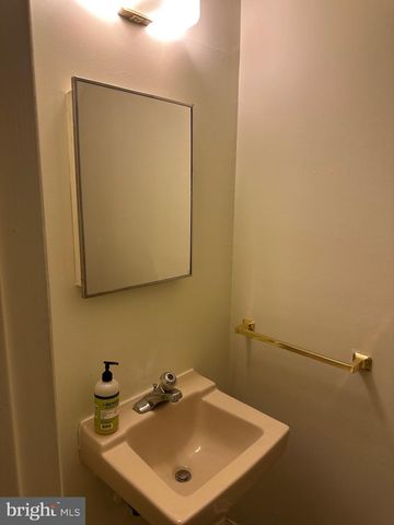 65 SANDRA RD, Voorhees, NJ 08043