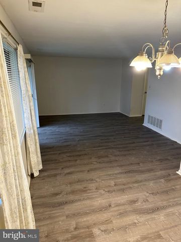 65 SANDRA RD, Voorhees, NJ 08043