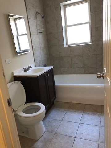 2344 N KENNETH Avenue 1W, Chicago, IL 60639