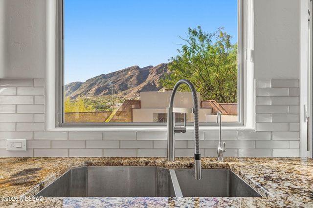 6211 N Paseo Zaldivar, Tucson, AZ 85750