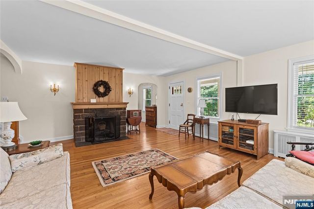 243 W Saddle River Road, Upper Saddle River, NJ 07458