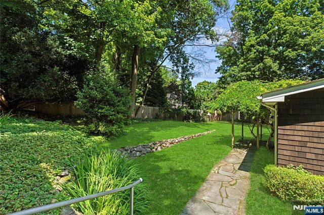 243 W Saddle River Road, Upper Saddle River, NJ 07458
