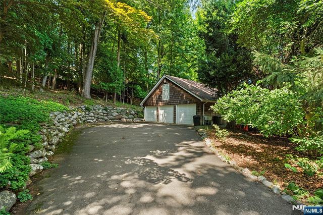 243 W Saddle River Road, Upper Saddle River, NJ 07458
