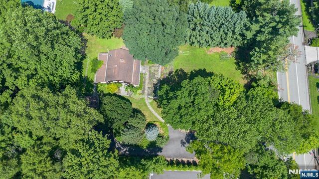 243 W Saddle River Road, Upper Saddle River, NJ 07458