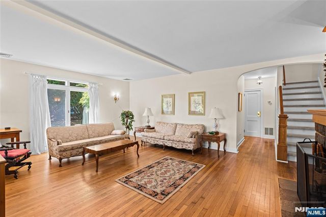 243 W Saddle River Road, Upper Saddle River, NJ 07458