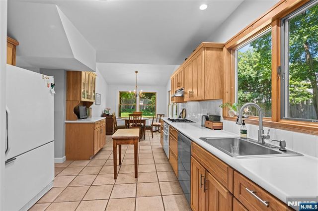 243 W Saddle River Road, Upper Saddle River, NJ 07458