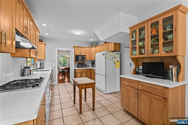 243 W Saddle River Road, Upper Saddle River, NJ 07458