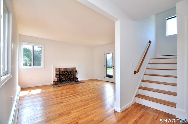 1 Meadow Court 1, Simsbury, CT 06070