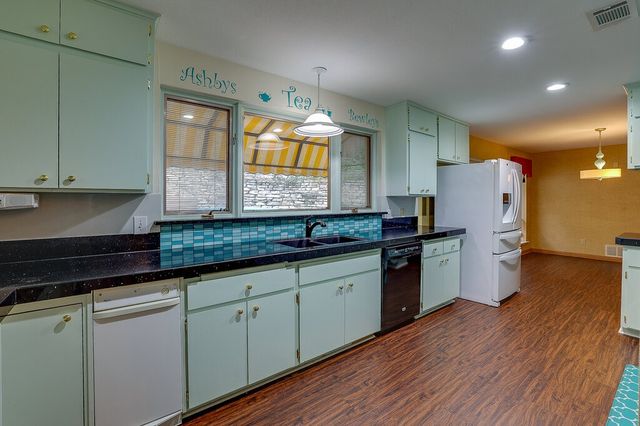 1405 Blackhill Court, Arlington, TX 76012