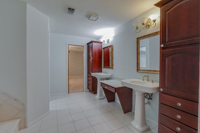 1405 Blackhill Court, Arlington, TX 76012