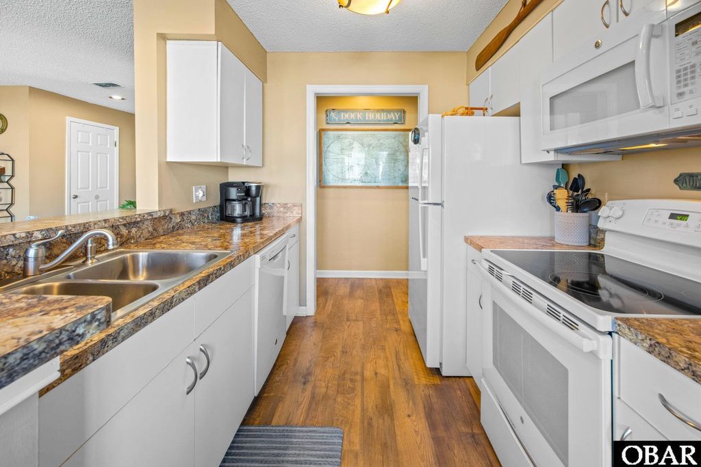 Image 17 of property listing at 612 Pirates Way # 612B, Manteo, NC 27954