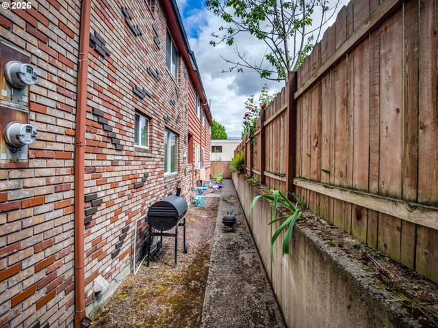 2155 Ne WEIDLER St, Portland, OR 97232