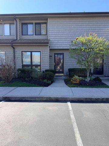 81 Stanford Court B, Wantagh, NY 11793