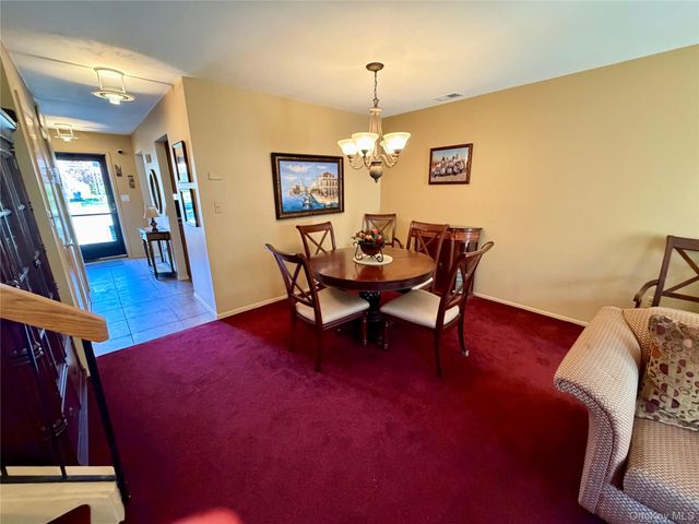 81 Stanford Court B, Wantagh, NY 11793