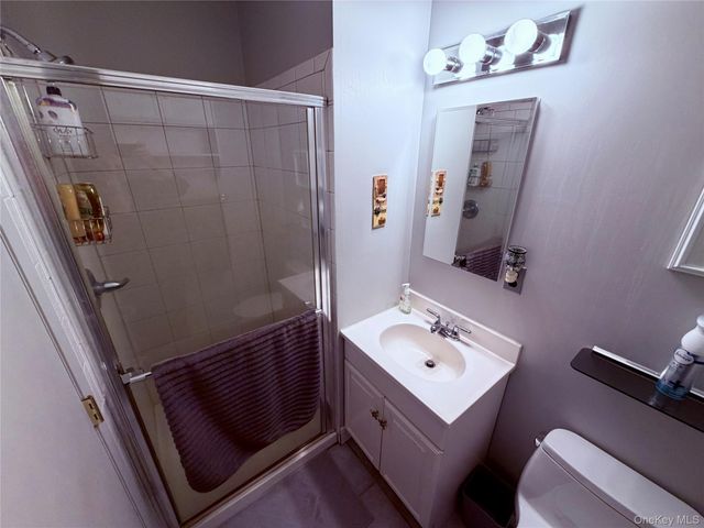 81 Stanford Court B, Wantagh, NY 11793